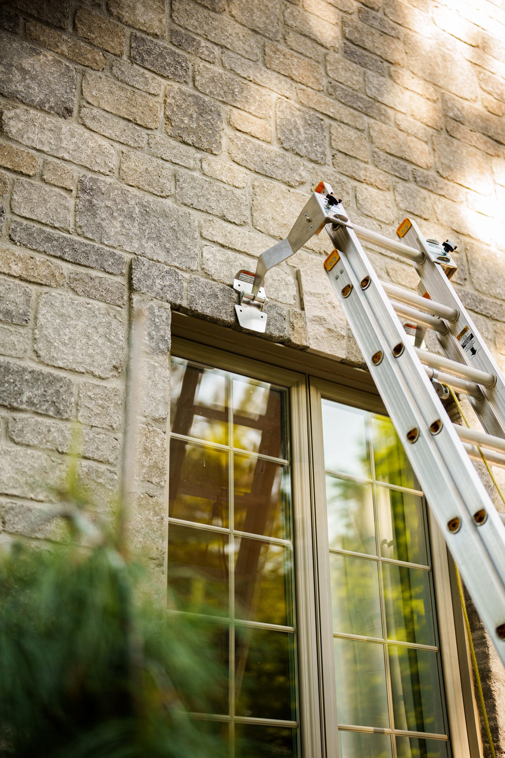 travaux en hauteur avec échelle